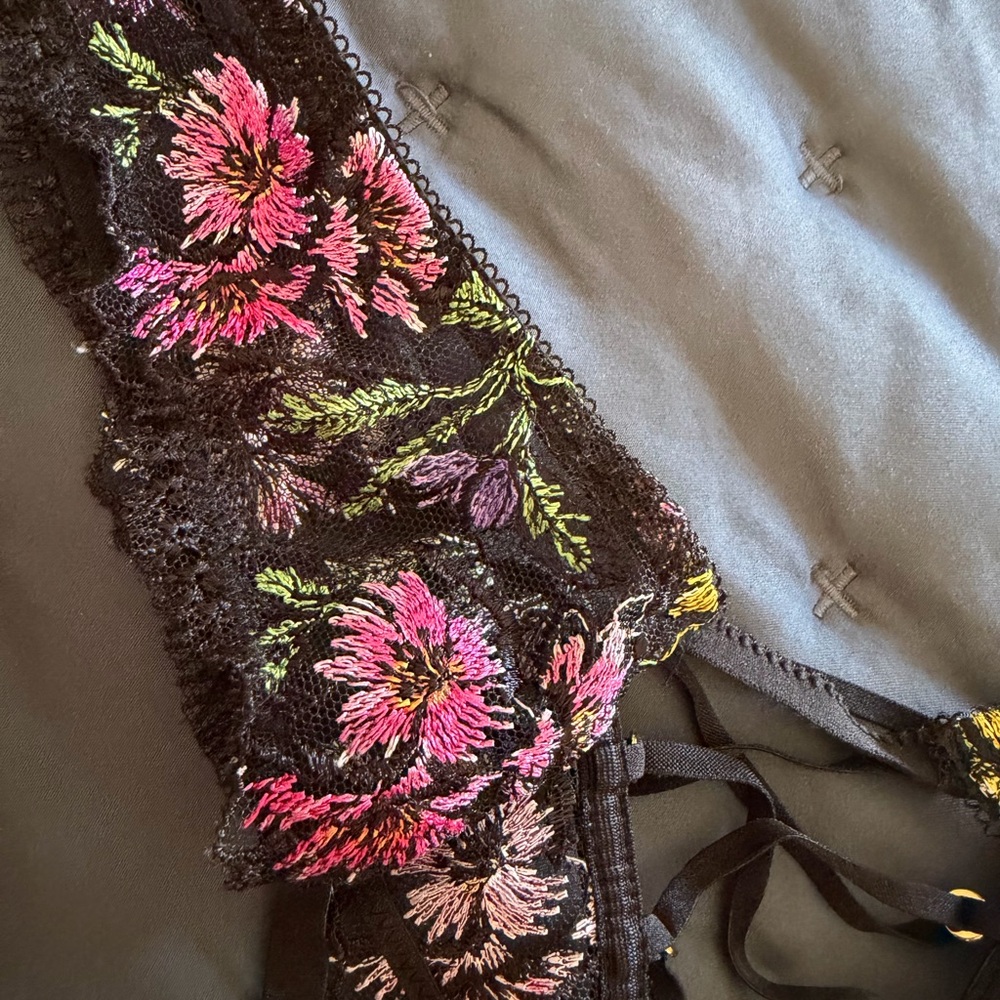 Victoria's Secret crotchless, sexy vintage Black Floral Lace-Up Panties - Picture 5 of 6